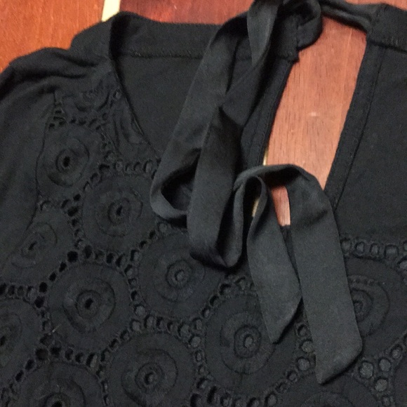 Cute black shirt - Picture 3 of 3